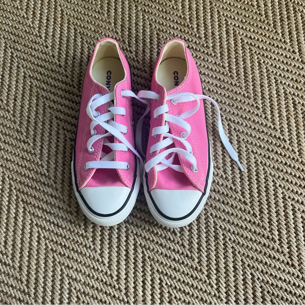 Converse Kids Sneakers in Vibrant Pink